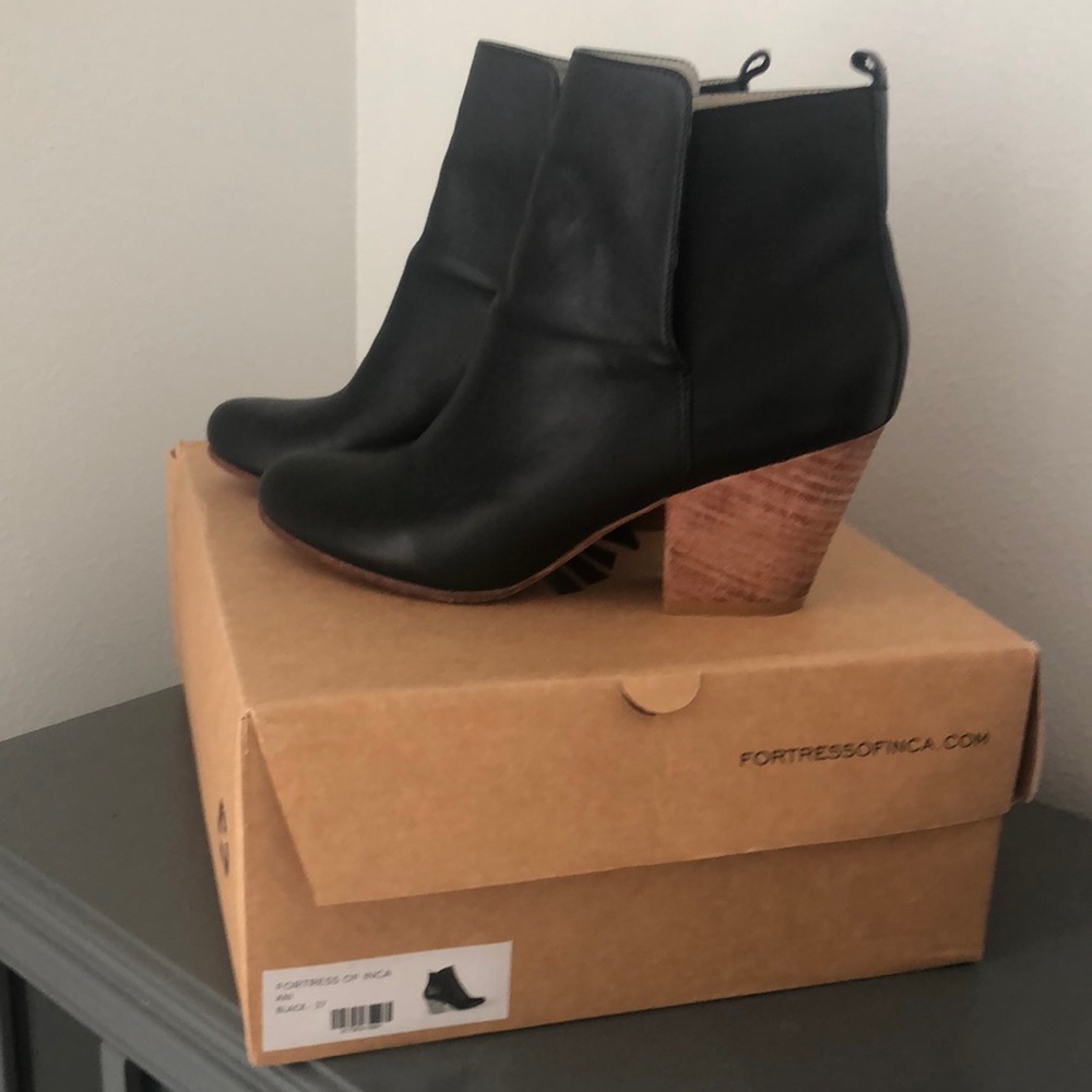 Fotress of Inca- Leather Ankle Booties- Black- size 37